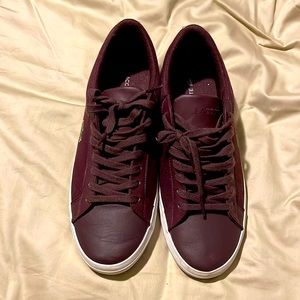 Maroon casual sneaker. Mens 8